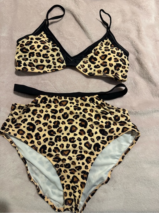 Cupshe Other - Cupshe Leopard Print High-Waist Bikini Set with Black Trim